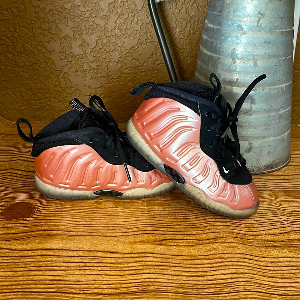 Pink and black Nikes size 6
